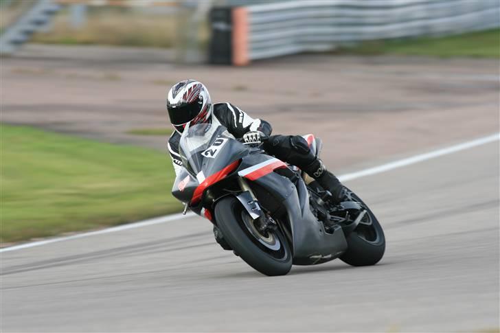 Yamaha YZF R1 Baneged - foto: Steen billede 18