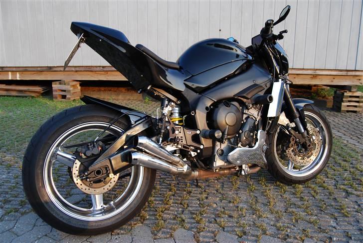 Yamaha R1 Streetfighter SOLGT - Billeder af mc-er ...