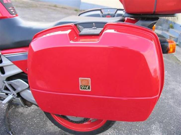 Honda VFR750F (SOLGT) - Det blev rigtig flot i VFR rød! billede 12