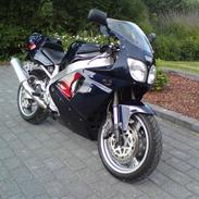 Yamaha YZF 750 R