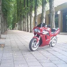 Suzuki GSXR-750W