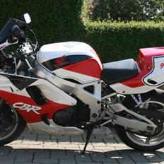 Honda cbr 900 rr