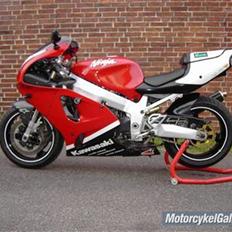 Kawasaki ZX-7R Solgt