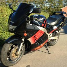 Suzuki RF 900 R Solgt