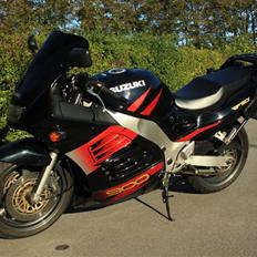 Suzuki RF 900 R Solgt