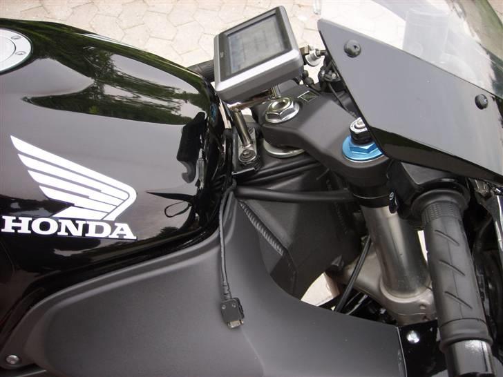 Honda Cbr 954 FireBlade - strømledning til gps billede 10