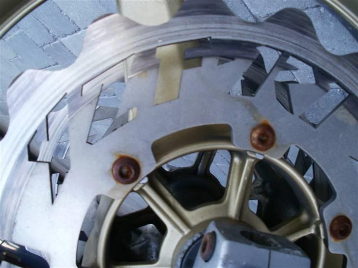 Yamaha YZF R1 - super fede bremse skiver med indgreveret YZF R1 (de er desværre skiftet ud med originale skiver) billede 6