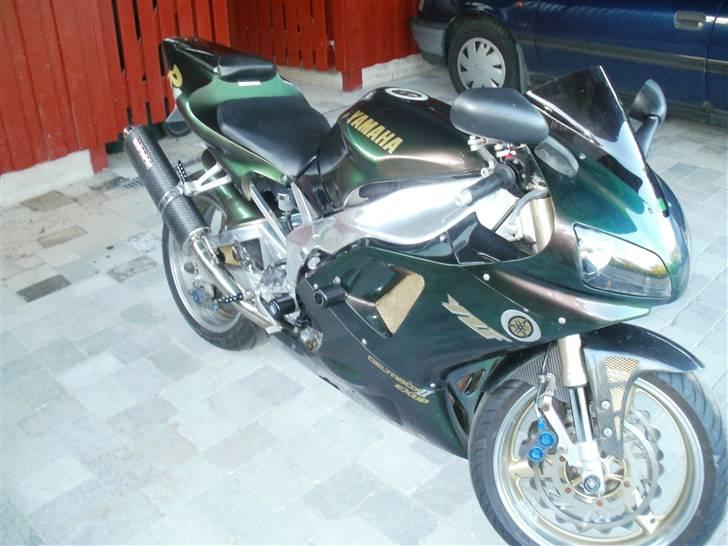 Yamaha YZF R1 billede 8