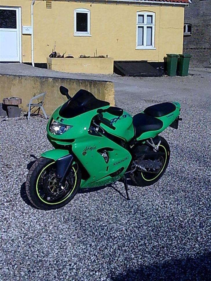 Kawasaki ZX9R billede 1