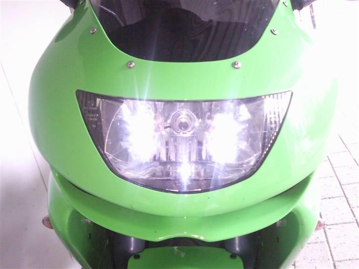 Kawasaki ZX9R billede 3