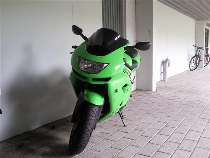 Kawasaki ZX9R billede 5