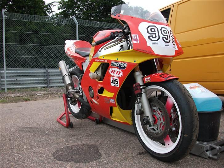 Yamaha FZR 400 (*SOLGT) billede 3