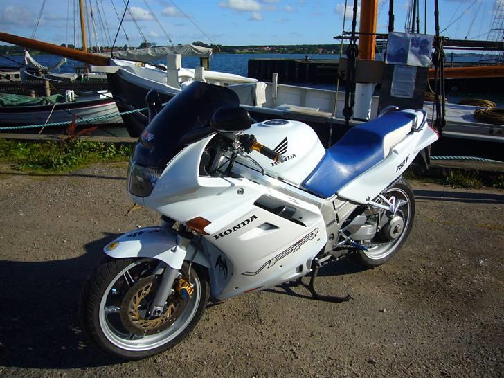 Honda VFR 750 F - RC36/1 SOLGT billede 5