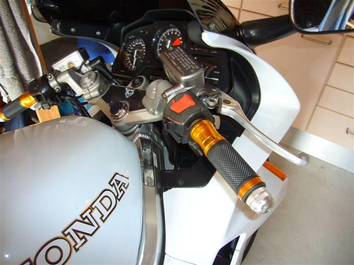 Honda VFR 750 F - RC36/1 SOLGT billede 7