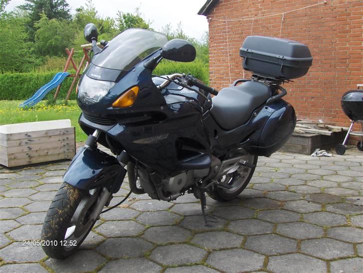 Honda Deauville NT650V (Solgt) billede 1