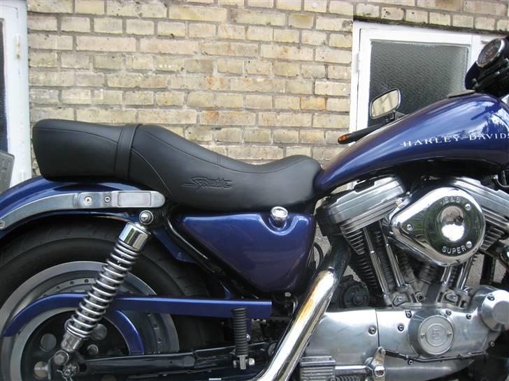 Harley Davidson XL1200 Evo. - Her er så familie sædet ( Sundowner ), ikke så pænt, men man sidder sgu´godt på det. billede 13