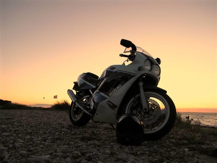 Suzuki GSX-R400 billede 1