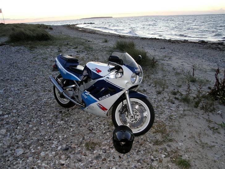Suzuki GSX-R400 billede 4