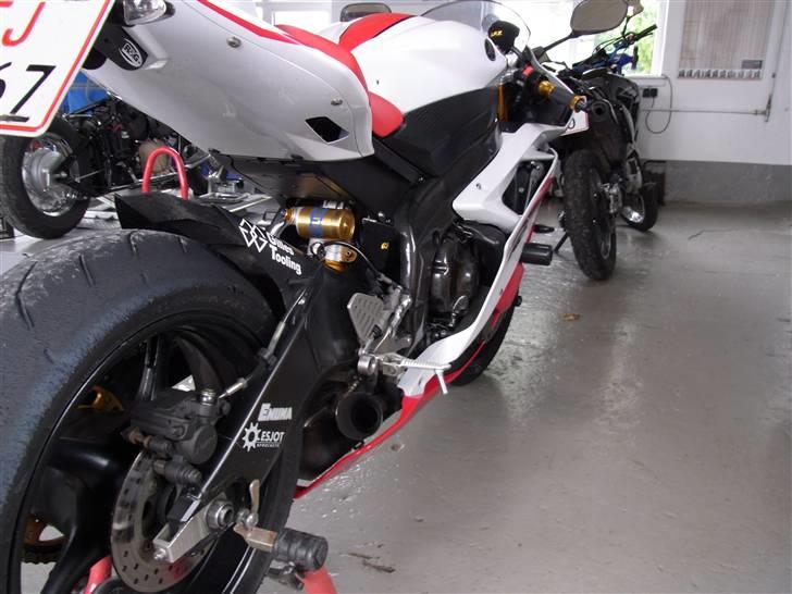 Yamaha yzf R6  (solgt) billede 4