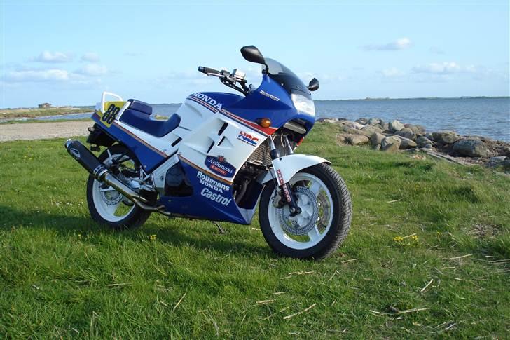 Honda VFR 750 - RC24**SOLGT** billede 1