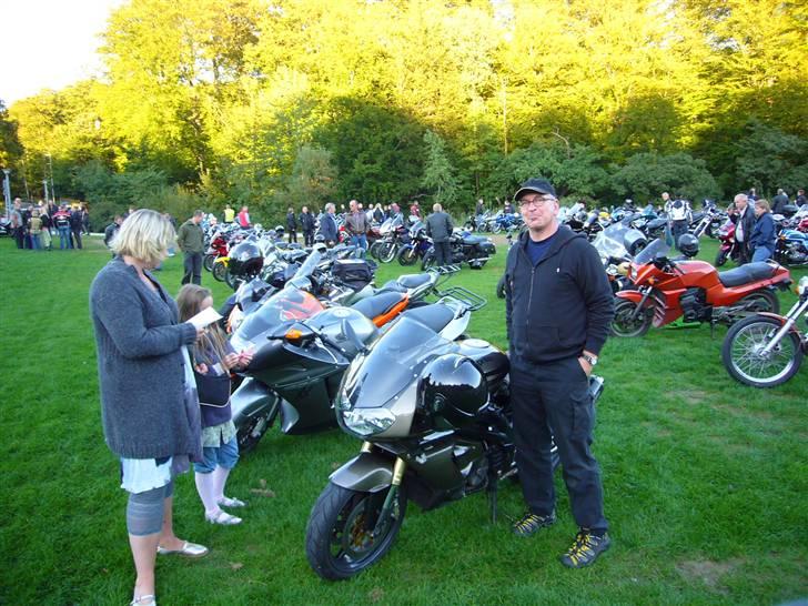 Aprilia SL 1000 Falco-SOLGT - Venner ved skovsøen billede 13