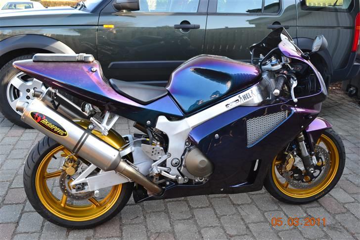 Honda VTR 1000 Sp1 - Næsten samlet færdig efter vinterprojekt. billede 1