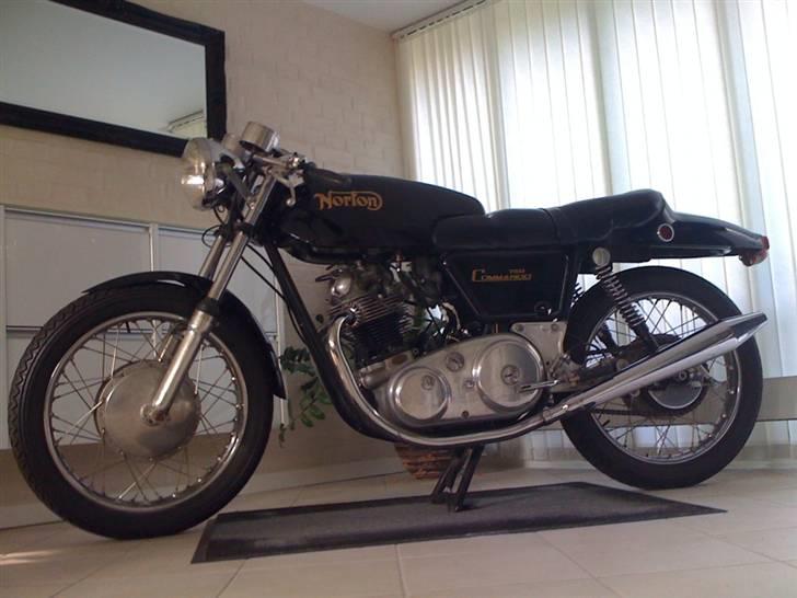Norton 750 Commando Fastback billede 1