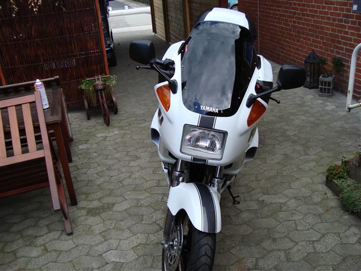 Yamaha Fj 1200 - Striben er ført hele vejen hen over biken. billede 10