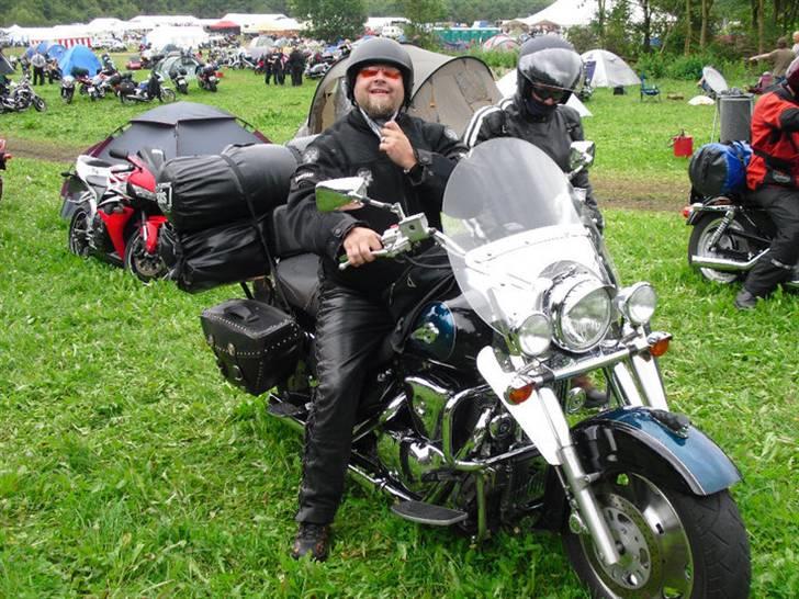 Suzuki VL 1500 LC - FED GLAD BIKER PÅ FYNS MC FESTIVAL billede 4