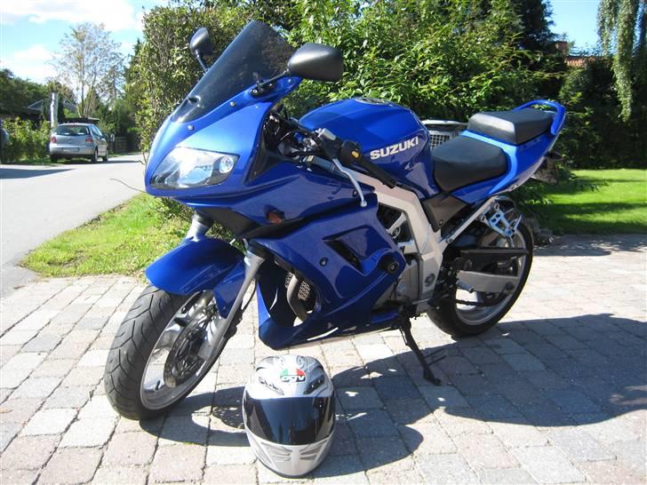 Suzuki SV 650 S "Valentina" Solgt - AGV Stealth Silver Shadow hjelm :) lækker hjelm på kun 1050 gram billede 9