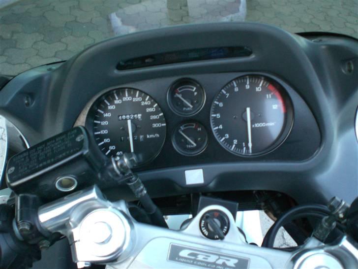 Honda cbr 1000f SOLGT billede 3