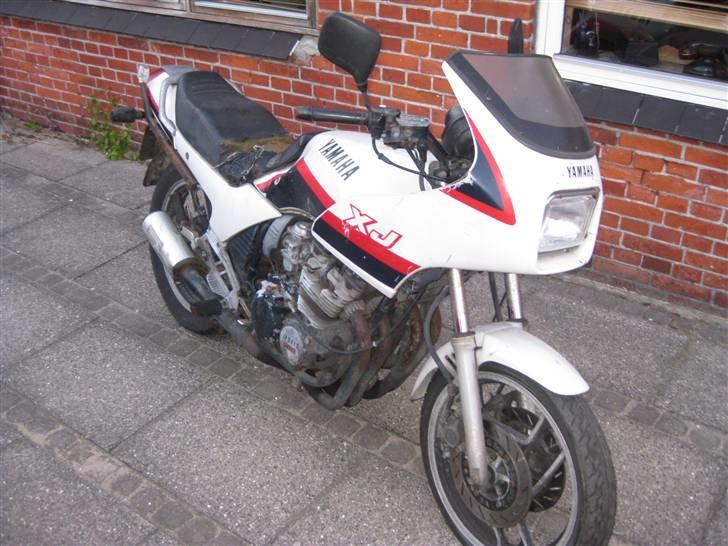 Yamaha XJ600 Projekt - lige sat af traileren billede 1
