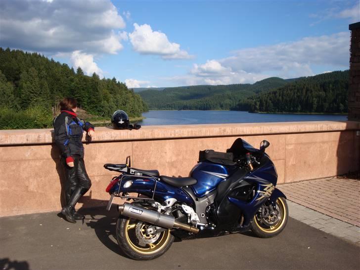 Suzuki GSX 1300 R Hayabusa *Solgt* - holder ved en dæmning i Harz, dejlig tur :) billede 13