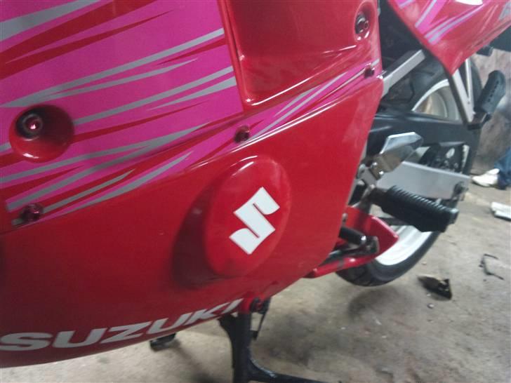 Suzuki gs 500 E solgt - røde gøjl´er skruer billede 9