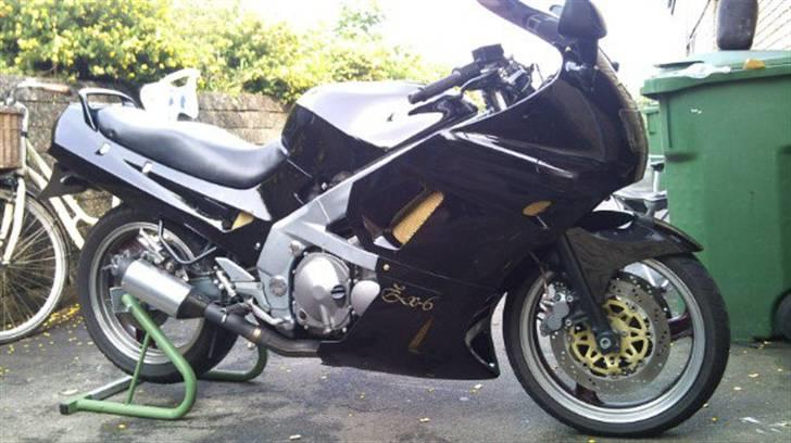 Kawasaki zzr 600 (zx600d) solgt - såan ser den ud nu, efter en ny lakering og pleje  ( 10/9 2010 ) billede 7