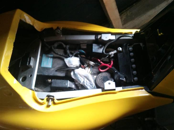 Yamaha FZR (STJÅLET) billede 4