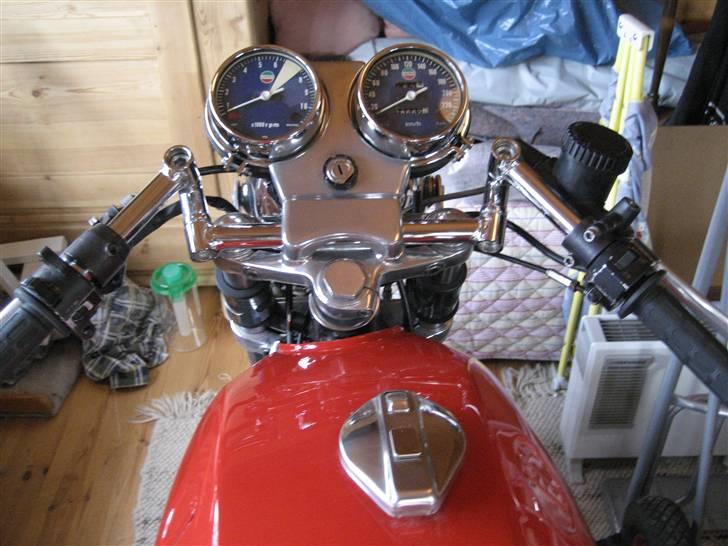 Laverda 1000 - 3 C / Cafe racer - Instrumentering, nyt tankdæksel og nylakeret tank. Forår 2010. billede 7