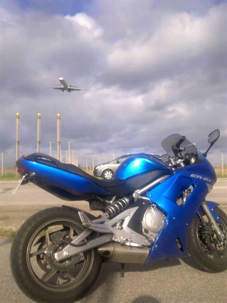 Kawasaki Er-6f - Ude og se på flyvere ved Kastrup Lufthavn.  billede 1