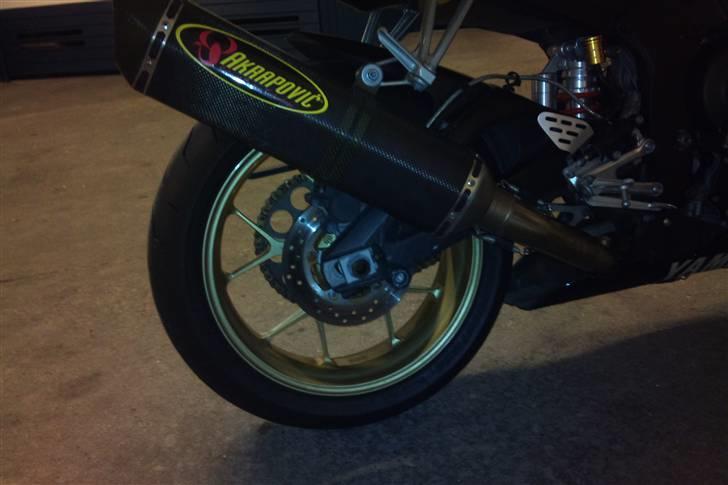 Yamaha YZF-R6 Rossi - PVM 5Y i guldfarve og akrapovic Hexagon fullsystem billede 15