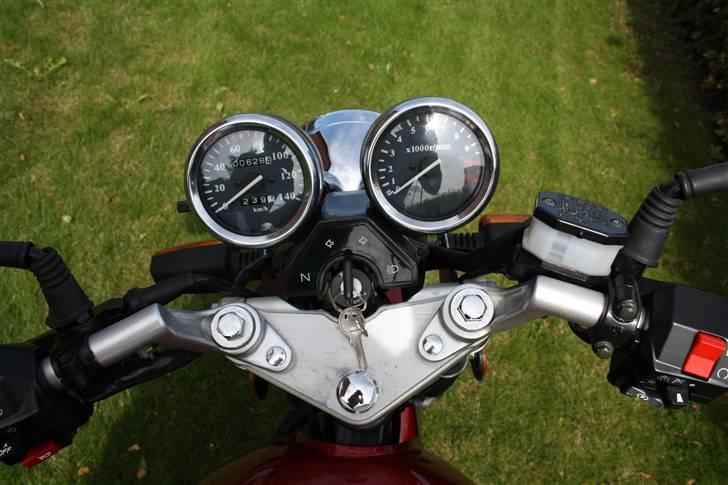 Jinlun Quingqi - Speedometer, som viser hvor mange kilometer jeg har "kørt" ca, 600 km. siden 2006. Det er mest frem og tilbage til eftersyn, som jeg har brugt den. billede 5