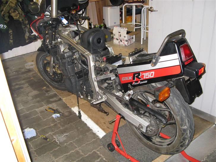 Suzuki gsxr 750 solgt billede 2