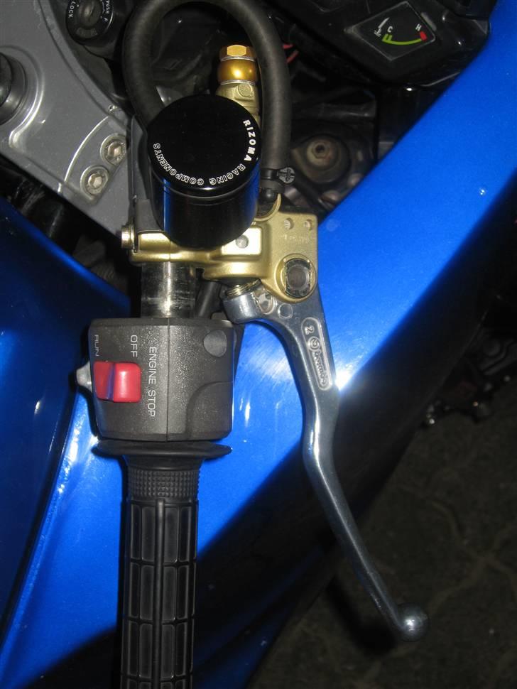 Kawasaki GPX 600R - Brembo Master og Rizoma væskebeholder billede 8