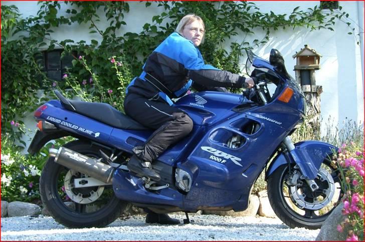 Honda CBR 1000 F - Jeg er nu blevet mormor :-)) billede 1