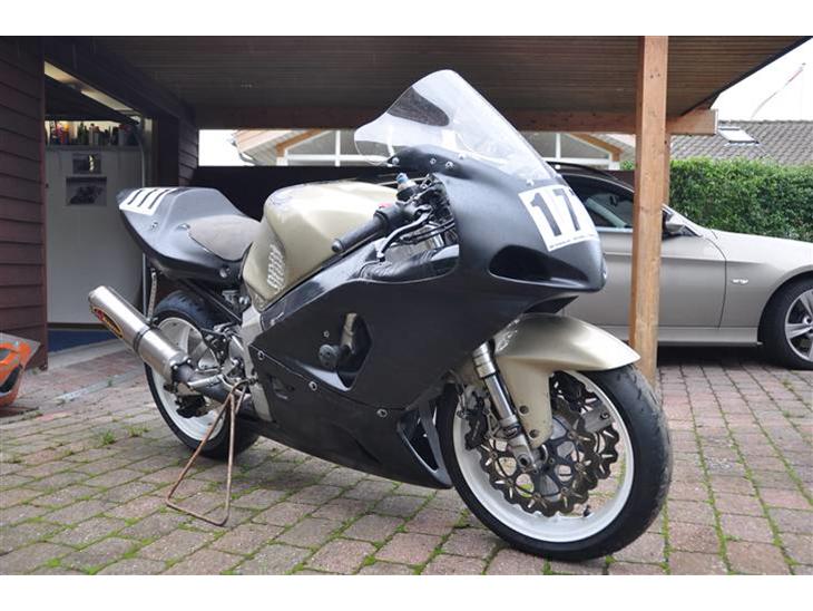 {{currentPhoto.altText}} billede {{currentPhoto.number}}