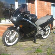 Honda vfr750f rc36