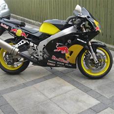 Kawasaki ZX 400R totalt skadet