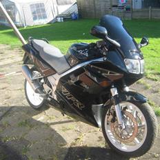 Honda vfr750f rc36