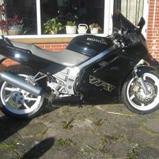 Honda vfr750f rc36