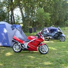 Honda VFR 750 F.  RC 36.