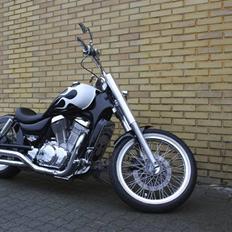 Suzuki Intruder VS 750 (SOLGT)